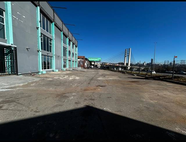 1,900M² WAREHOUSE TO LET IN WYNBERG